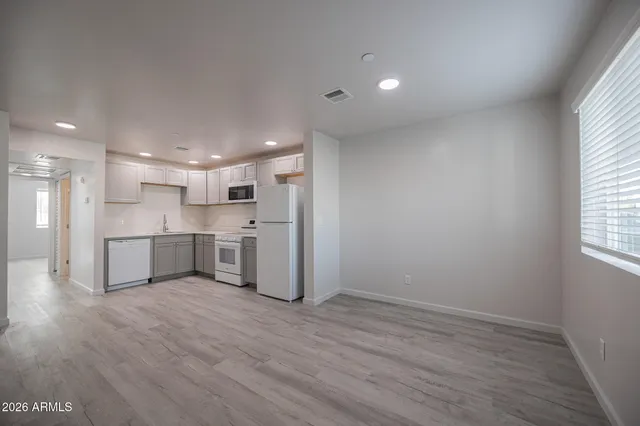 $1,295 | 2121 West Adams Street, Unit B105, Phoenix, AZ 85009