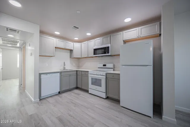 $1,295 | 2121 West Adams Street, Unit B105, Phoenix, AZ 85009