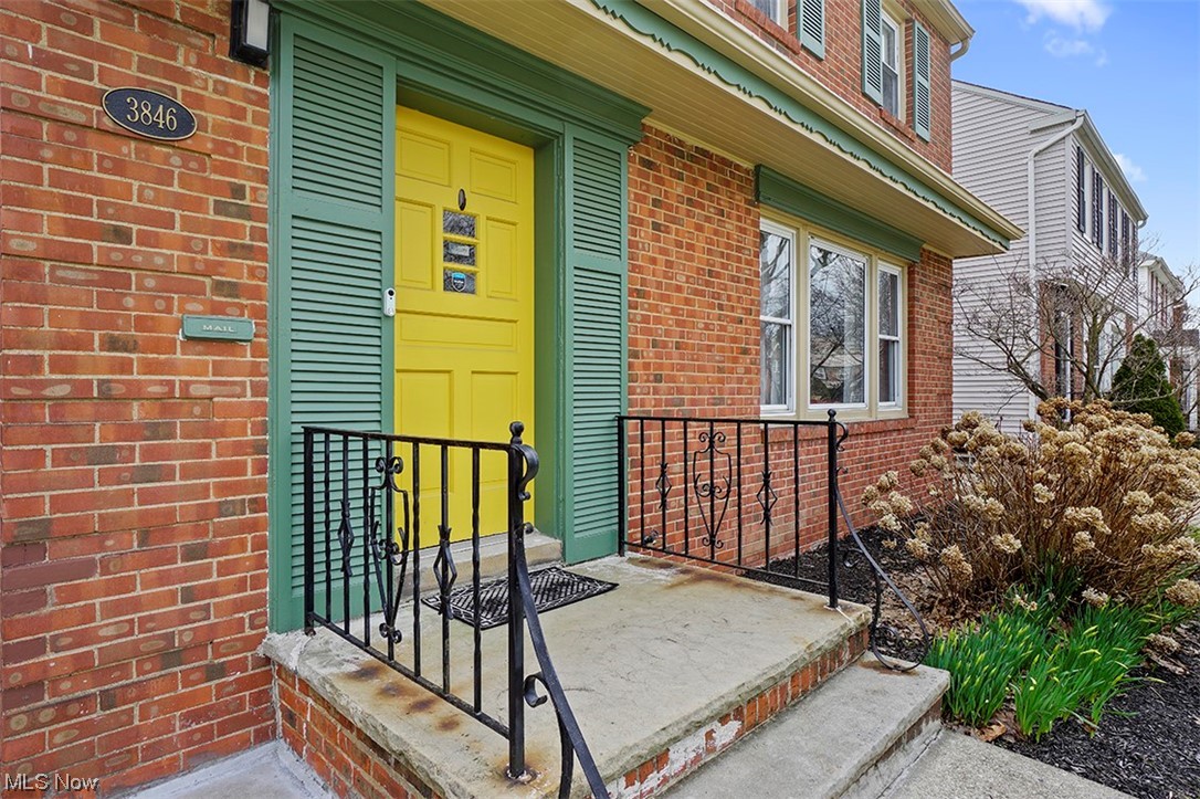 3846 Faversham Road Cleveland, OH 44118 - Photo 2 of 33 Gallery Image 2