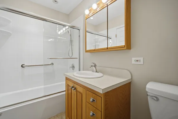 $219,000 | 936 East Old Willow Road, Unit 104, Prospect Heights, IL 60070