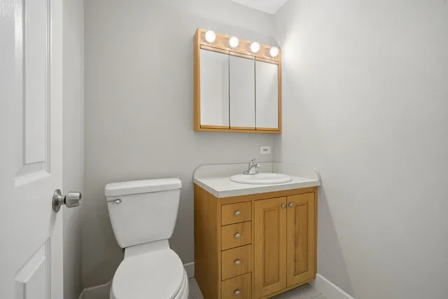 $219,000 | 936 East Old Willow Road, Unit 104, Prospect Heights, IL 60070