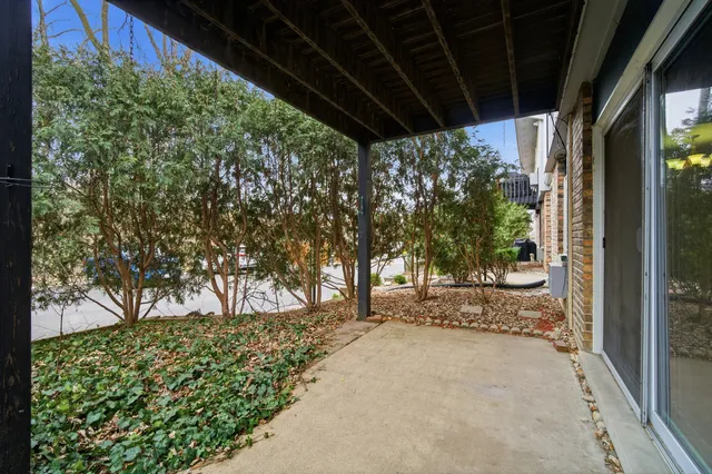 $219,000 | 936 East Old Willow Road, Unit 104, Prospect Heights, IL 60070