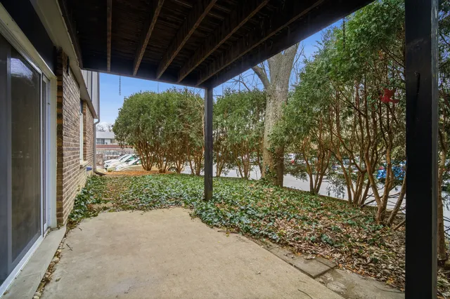 $219,000 | 936 East Old Willow Road, Unit 104, Prospect Heights, IL 60070