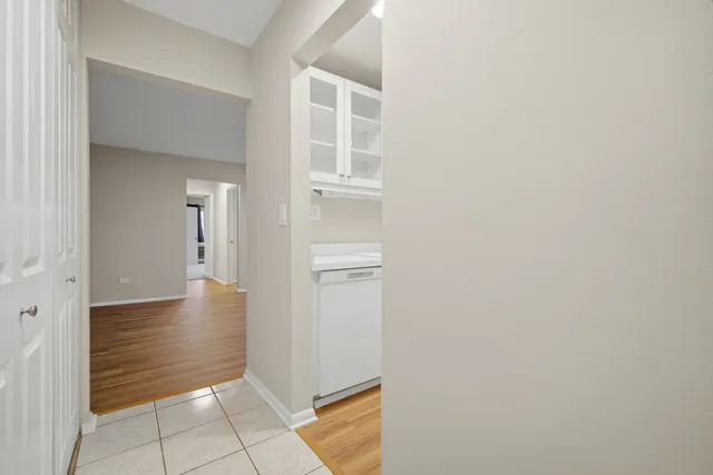 $219,000 | 936 East Old Willow Road, Unit 104, Prospect Heights, IL 60070