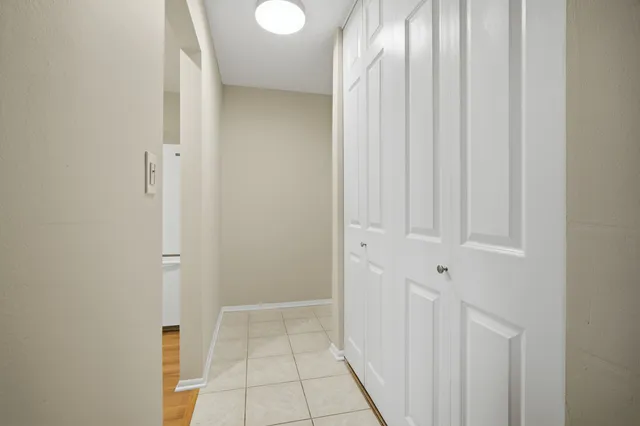 $219,000 | 936 East Old Willow Road, Unit 104, Prospect Heights, IL 60070