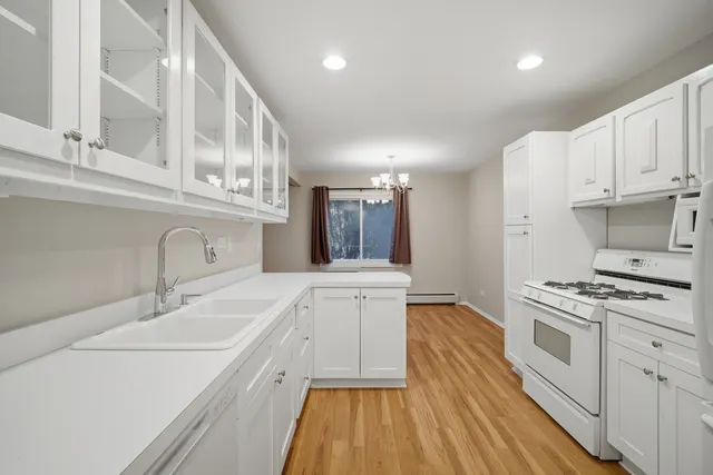 $219,000 | 936 East Old Willow Road, Unit 104, Prospect Heights, IL 60070