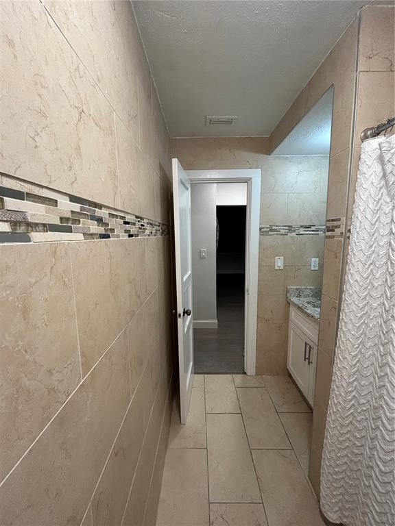 48 East Par Street Orlando, FL 32804 - Photo 13 of 25 a bathroom with a shower and a sink
