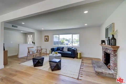 $949,000 | 476 Jeanne Court, Newbury Park, CA 91320