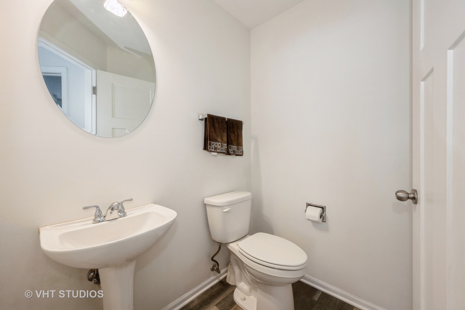 583 Greystone Lane Bolingbrook, IL 60440 - Photo 12 of 28 a bathroom with a sink toilet and a mirror