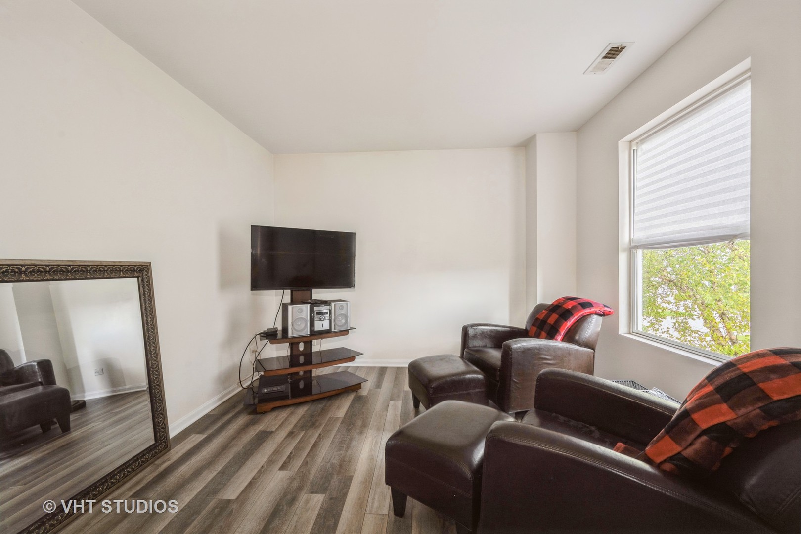 583 Greystone Lane Bolingbrook, IL 60440 - Photo 16 of 28 a living room with furniture and a flat screen tv
