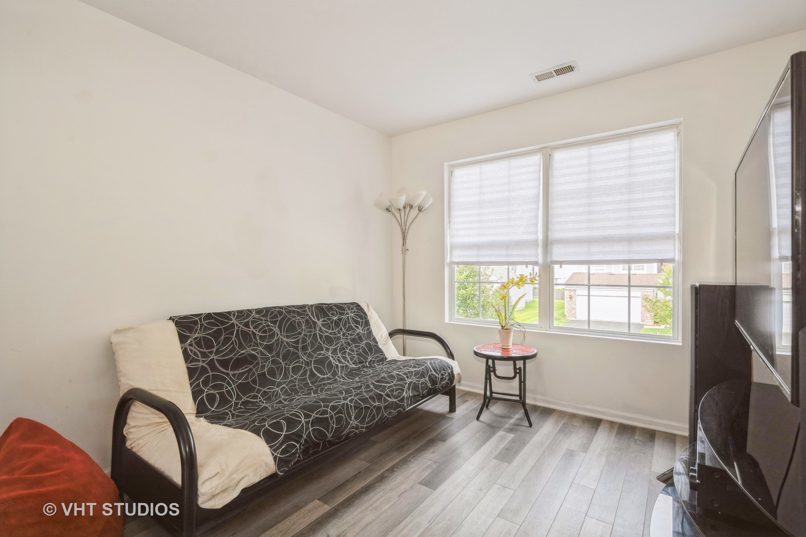 583 Greystone Lane Bolingbrook, IL 60440 - Photo 19 of 28 a living room with furniture and a window
