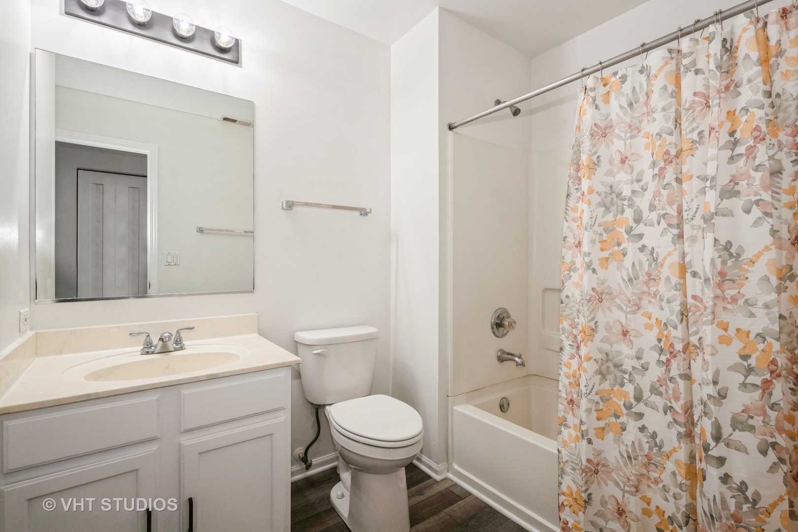 583 Greystone Lane Bolingbrook, IL 60440 - Photo 20 of 28 a bathroom with a sink toilet and shower