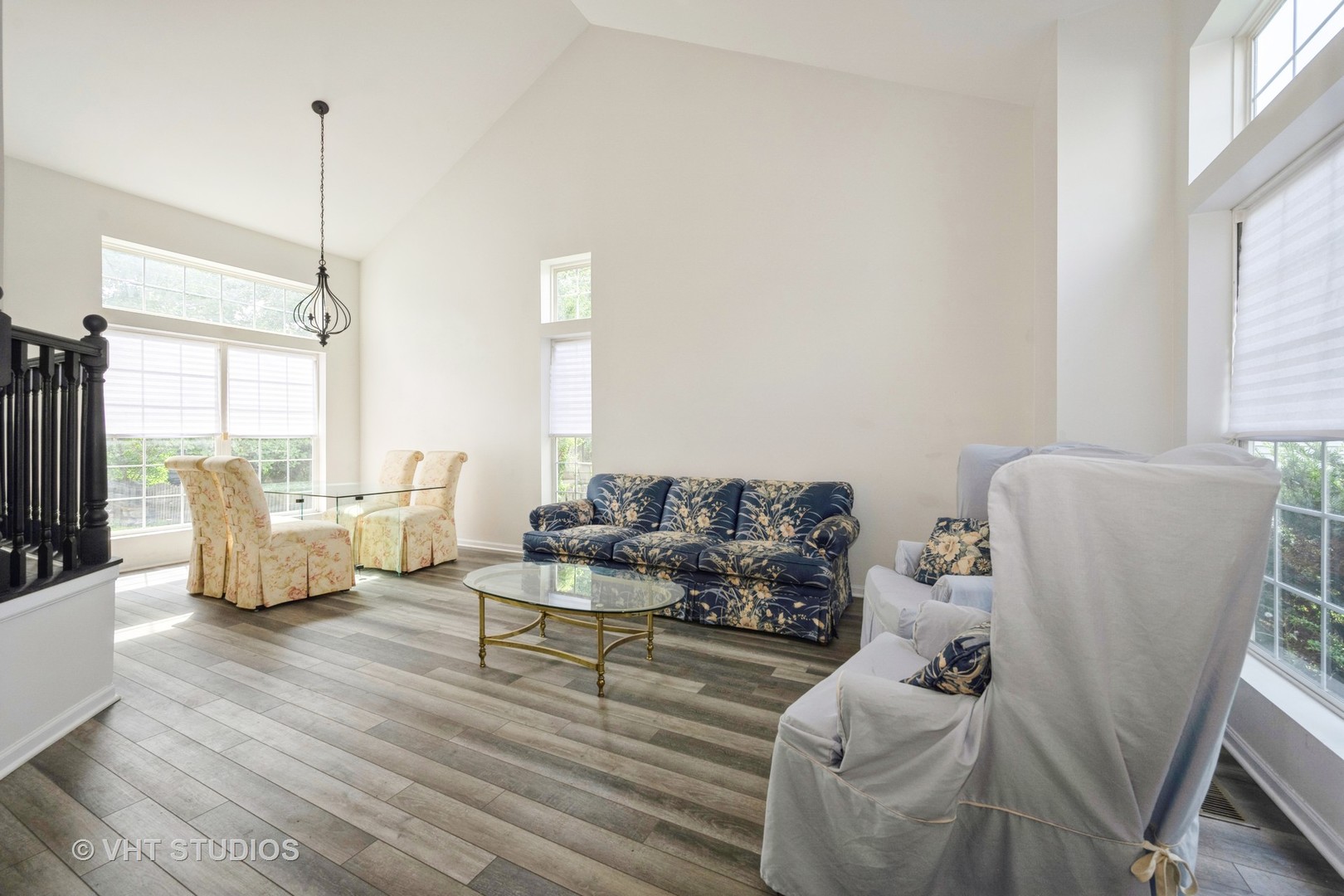 583 Greystone Lane Bolingbrook, IL 60440 - Photo 4 of 28 a living room with furniture and wooden floor