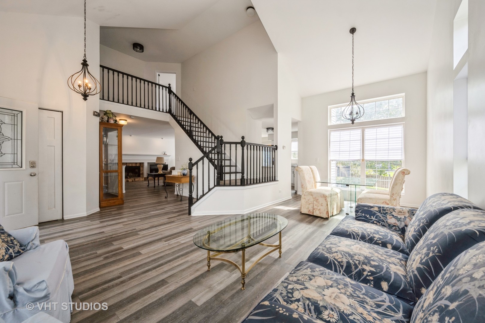 583 Greystone Lane Bolingbrook, IL 60440 - Photo 5 of 28 a living room with furniture
