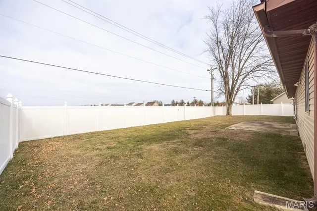 $300,000 | 924 Dere Bere Drive, Mascoutah, IL 62258