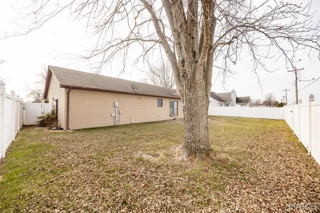 $300,000 | 924 Dere Bere Drive, Mascoutah, IL 62258
