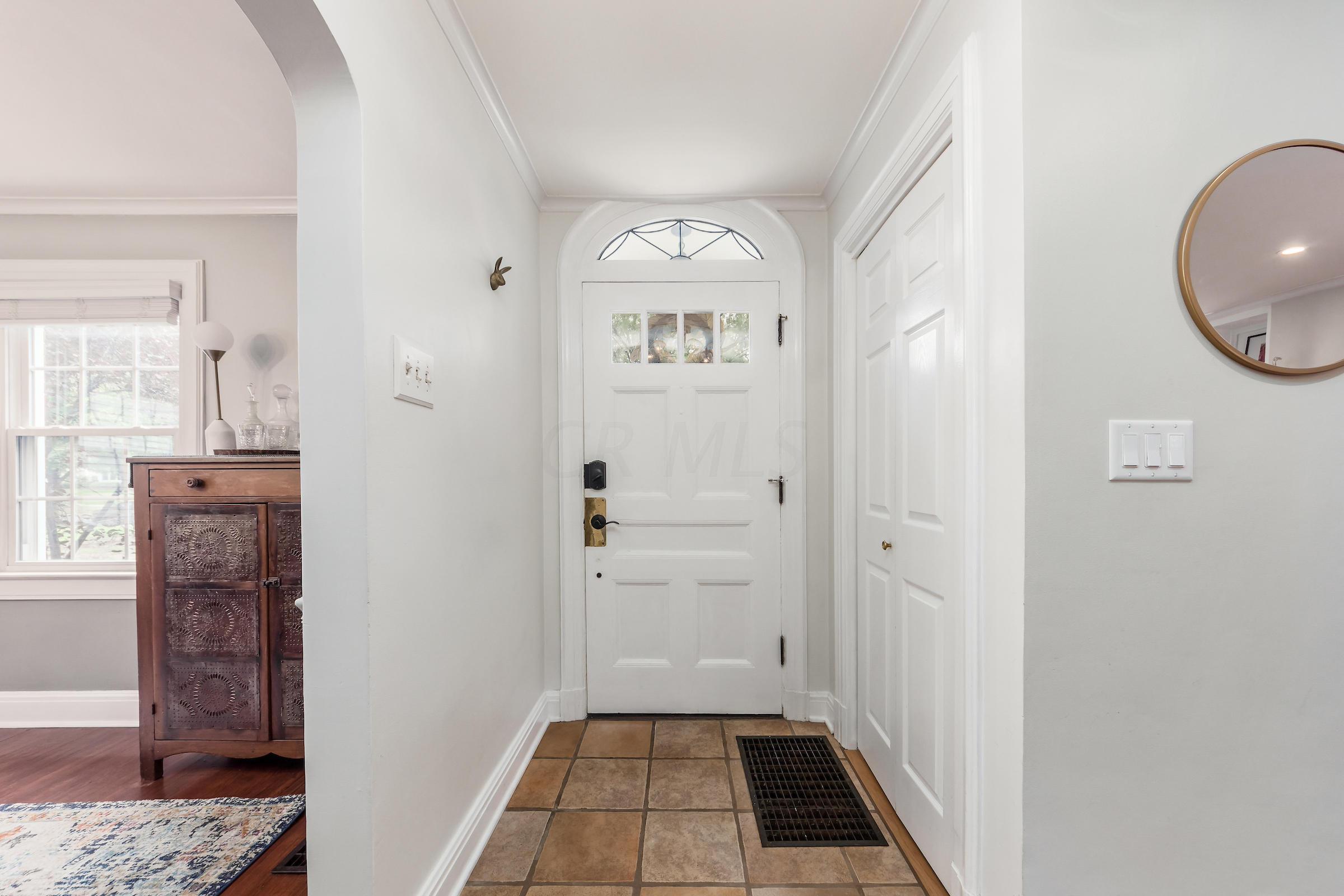 83 North Remington Road Columbus, OH 43209 - Photo 4 of 45