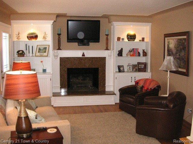 1591 Columbia Road Berkley, MI 48072 - Photo 2 of 25 Living Rm w/Fireplace