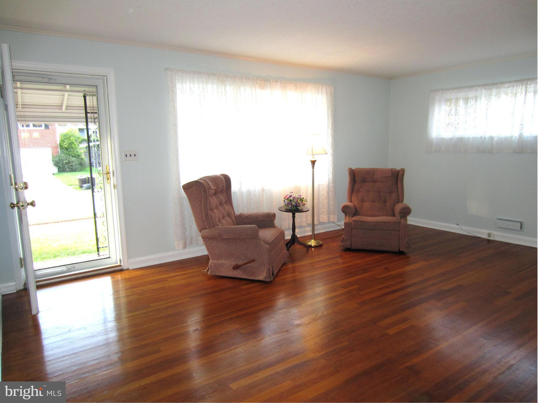 2605 Crabapple Road Baltimore, MD 21234 - Photo 4 of 15 Living Room