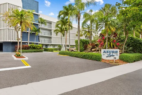 $429,000 | 877 Northeast 195th Street, Unit 422, Miami, FL 33179