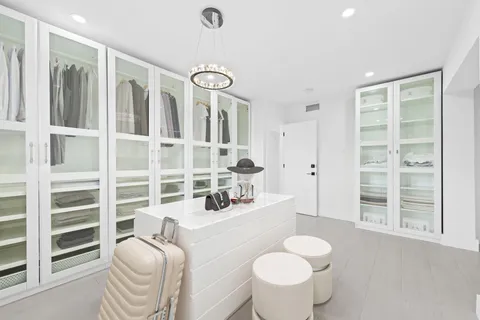 $429,000 | 877 Northeast 195th Street, Unit 422, Miami, FL 33179