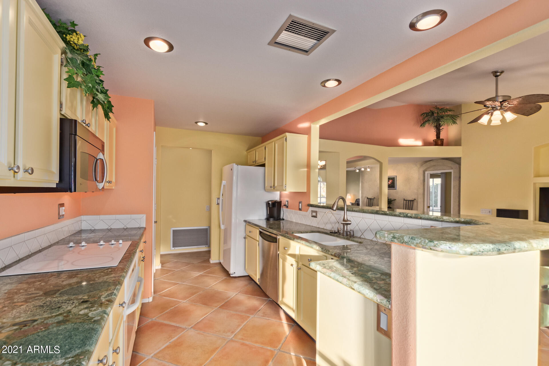 359 West Brisa Drive Gilbert, AZ 85233 - Photo 14 of 40 Kitchen East