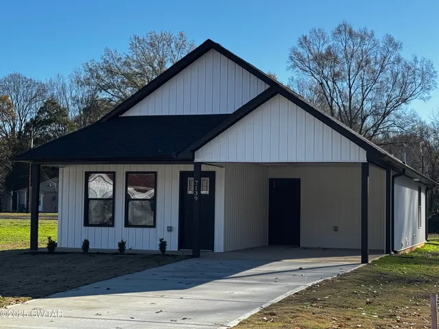 a house view with a outdoor space