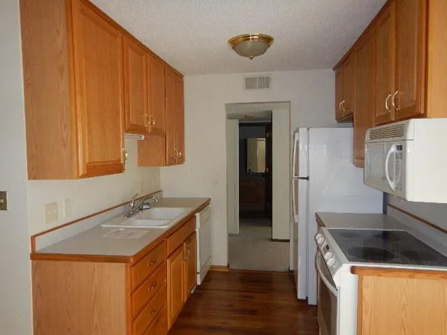 $119,000 | 260 Westview Drive, Unit 105, West St. Paul, MN 55118