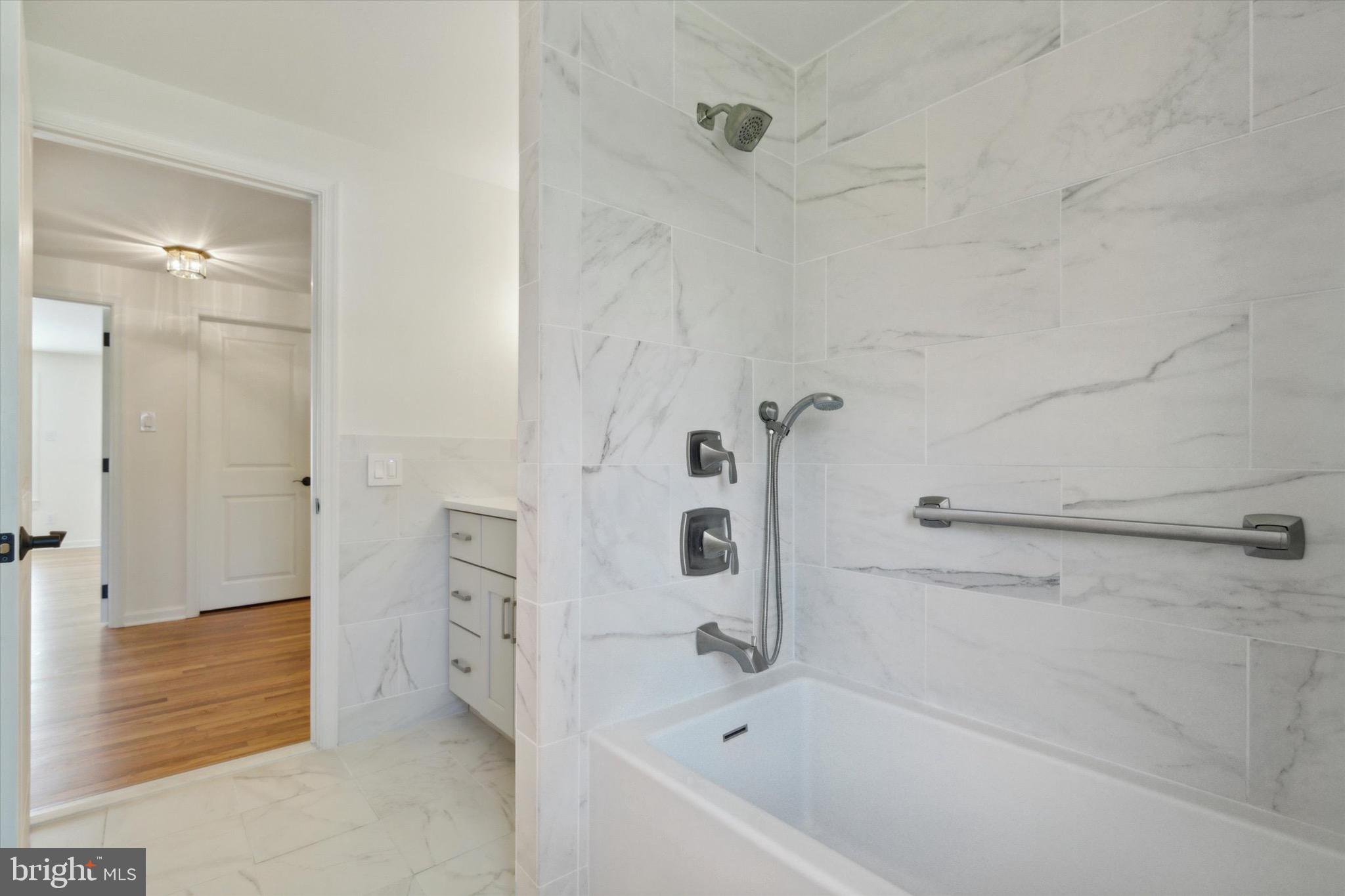 786 Bair Road Berwyn, PA 19312 - Photo 25 of 37 Full Hall Bathroom