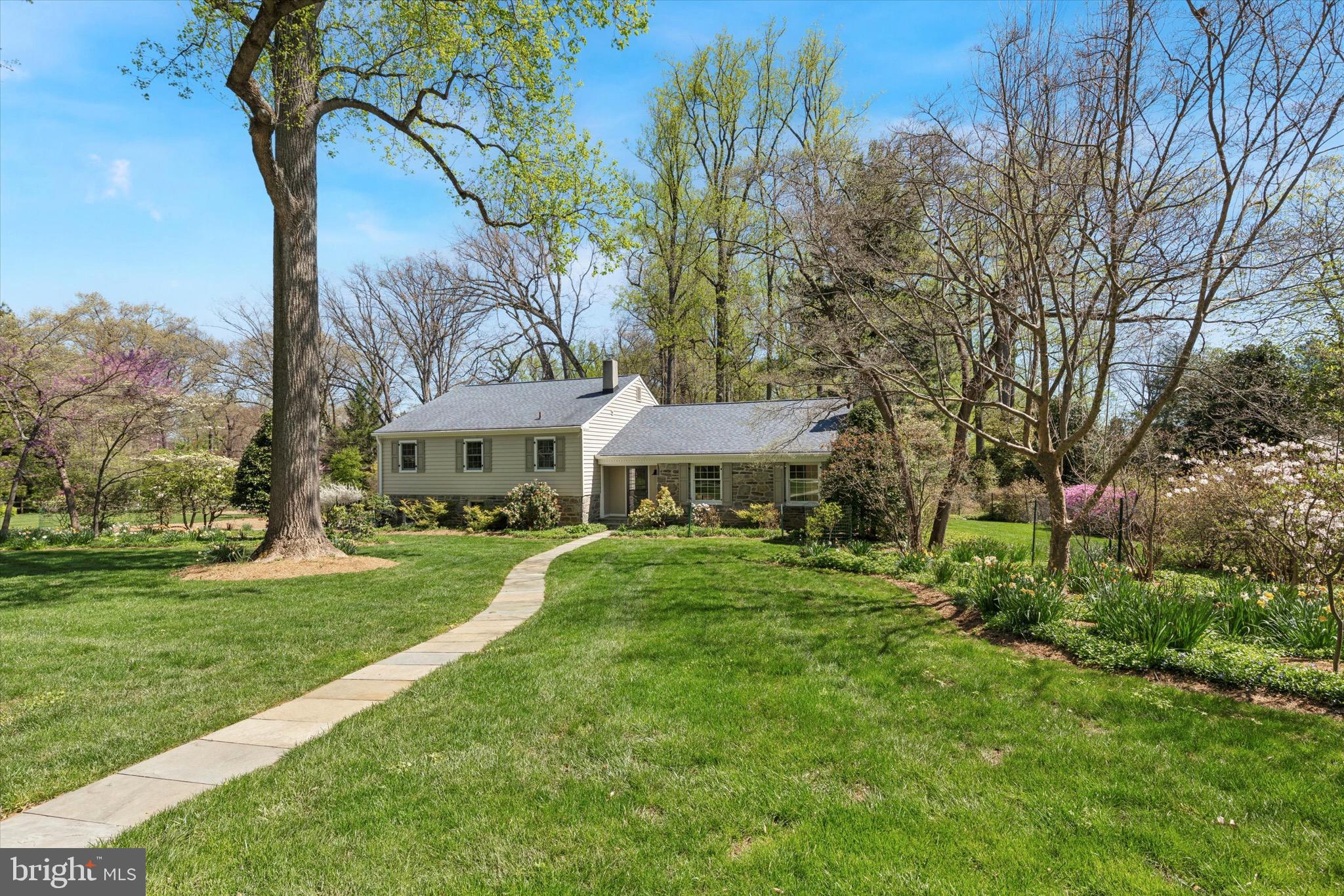 786 Bair Road Berwyn, PA 19312 - Photo 30 of 37 Front Walkway