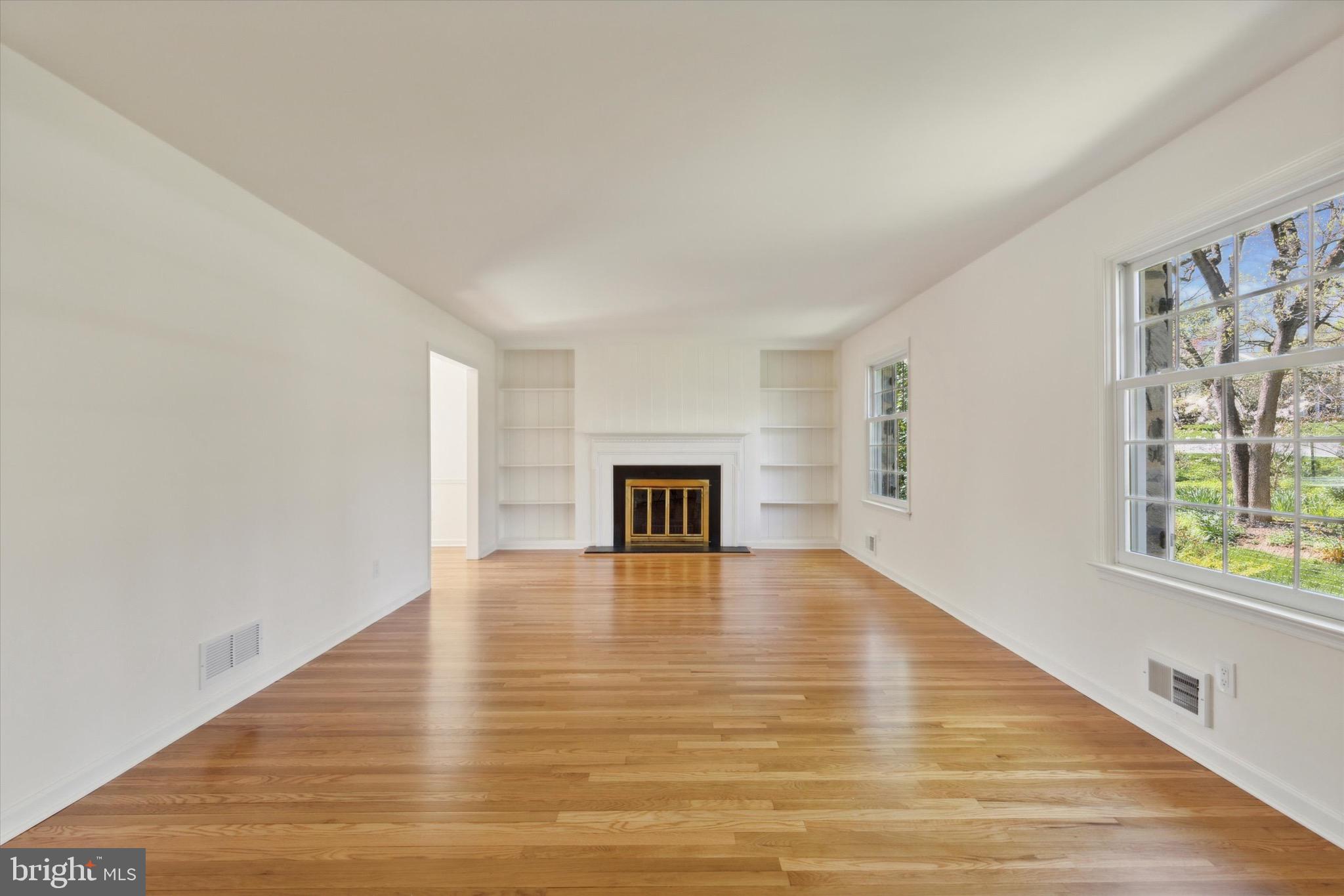 786 Bair Road Berwyn, PA 19312 - Photo 7 of 37 Living Room