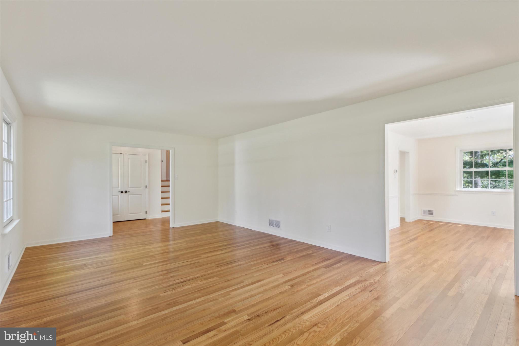 786 Bair Road Berwyn, PA 19312 - Photo 8 of 37 Living Room