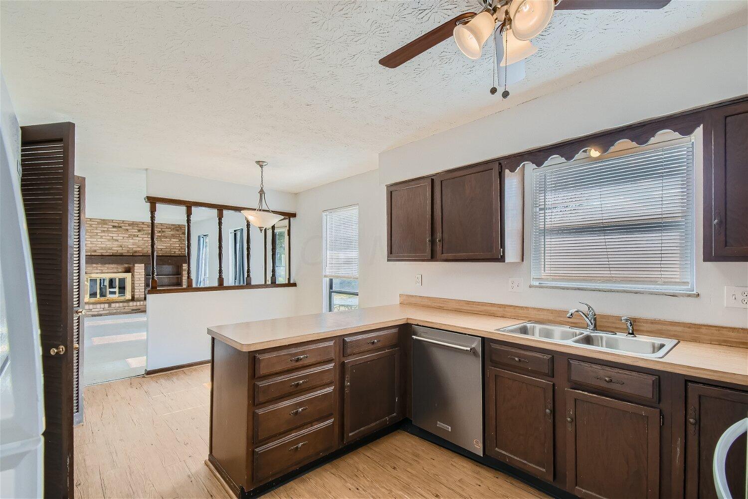 817 Riva Ridge Boulevard Columbus, OH 43230 - Photo 9 of 28 817 Riva Ridge Blvd - Web Quality - 008