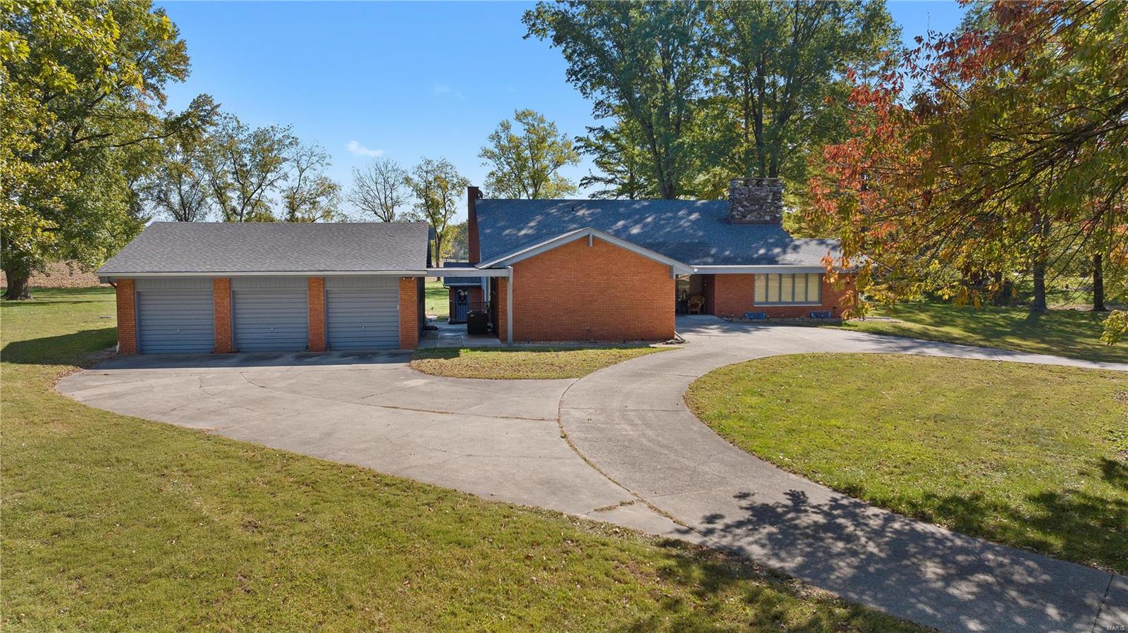 13750 Kayser Road Highland, IL 62249 - Photo 3 of 14