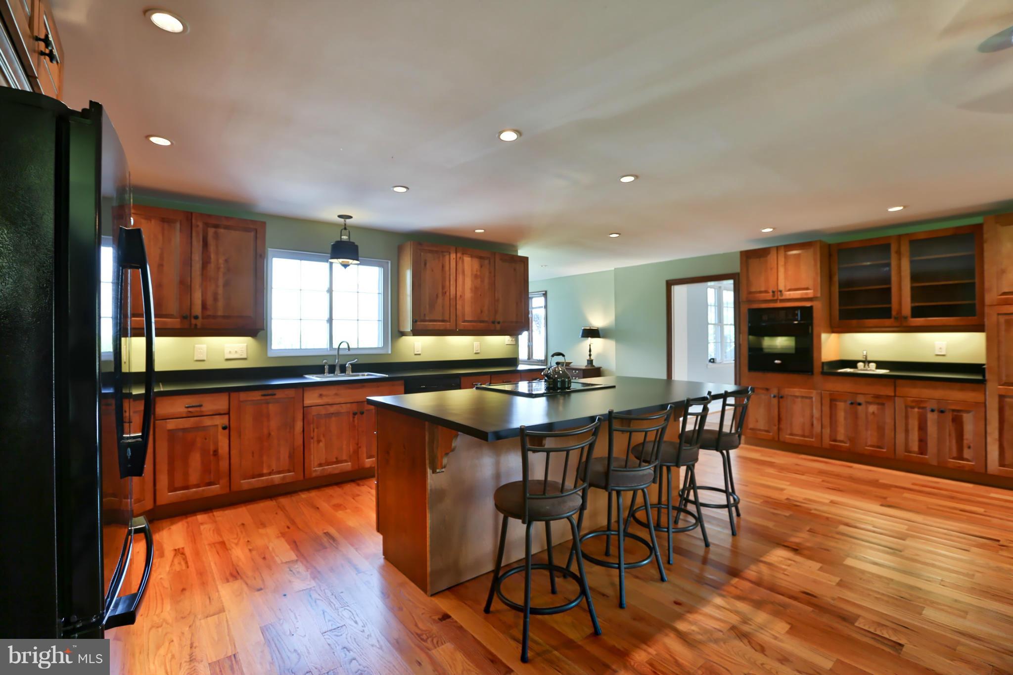 Chef's Kitchen with Island & Breakfast Bar