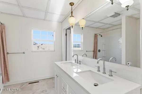 $329,900 | 444 Island Ford Road, Lancing, TN 37770