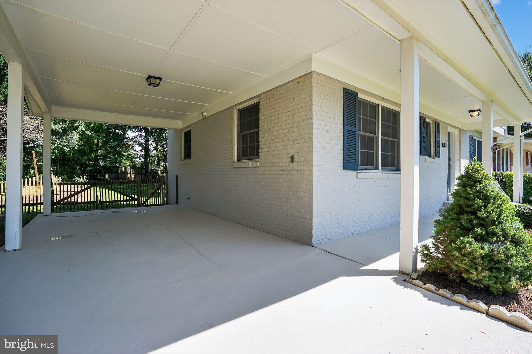 8303 Fort Hunt Road Alexandria, VA 22308 - Photo 4 of 39 Covered parking!