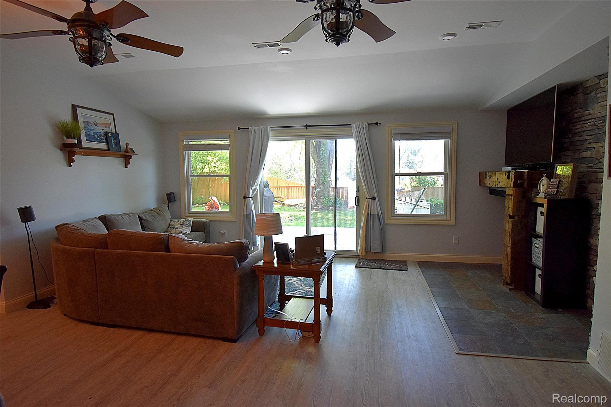 1900 Darwin Road Pinckney, MI 48169 - Photo 11 of 28 12 GREAT ROOM.JPG