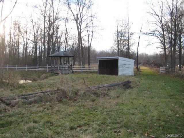 20630 Gentz Road Belleville, MI 48111 - Photo 5 of 17 IMG_0579.JPG