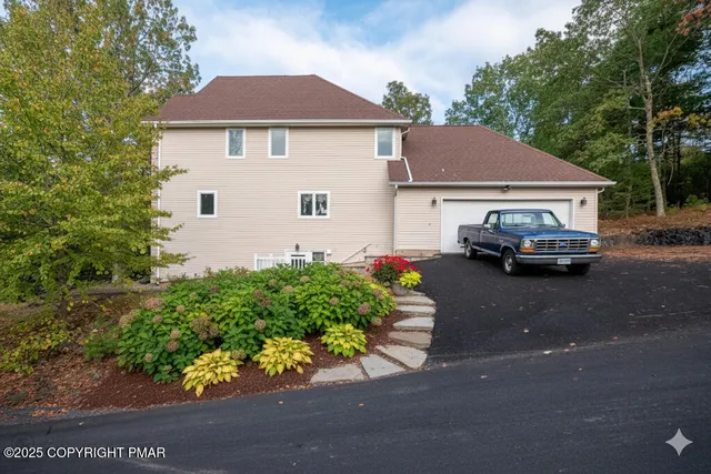 $649,900 | 205 Osprey Way, East Stroudsburg, PA 18302