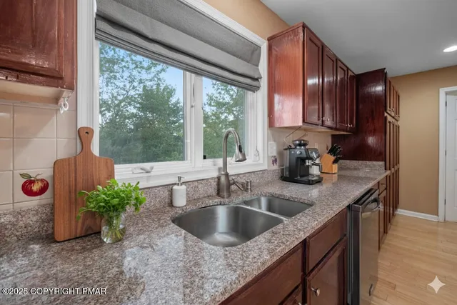 $649,900 | 205 Osprey Way, East Stroudsburg, PA 18302