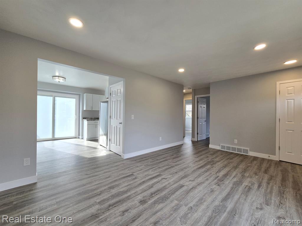 4912 Pleasant Grove Road Lansing, MI 48910 - Photo 8 of 24
