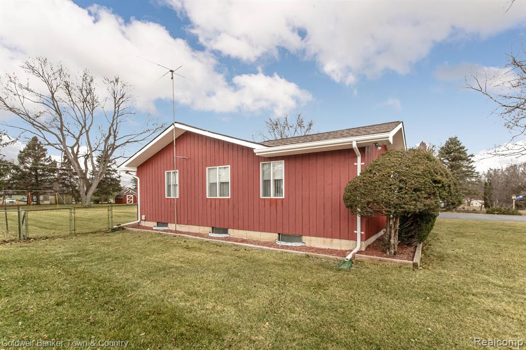 9150 Hamburg Road Brighton, MI 48116 - Photo 3 of 35 Gallery Image 3