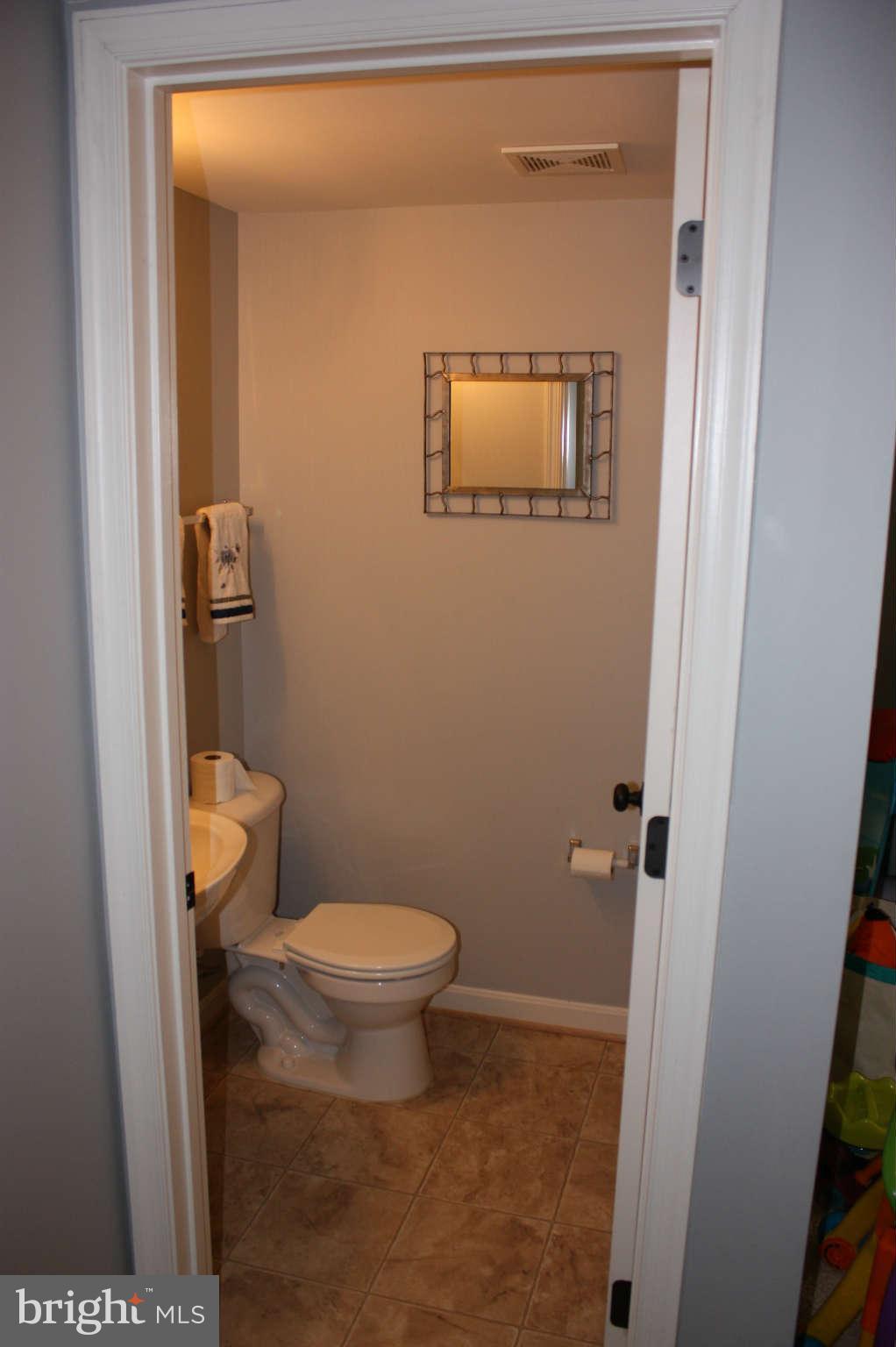 6719 Emmanuel Court Gainesville, VA 20155 - Photo 6 of 19 Bath Half LL