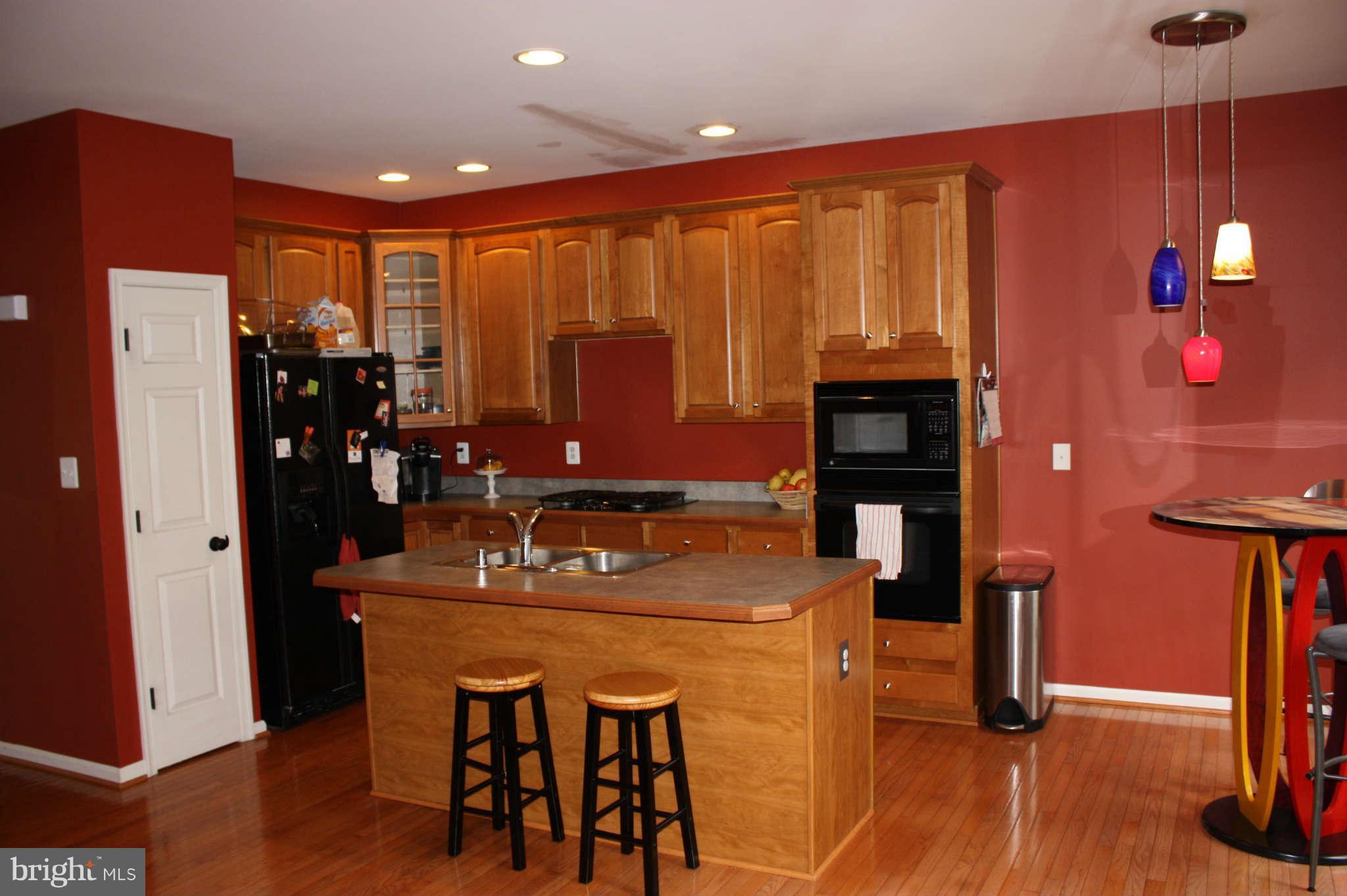 6719 Emmanuel Court Gainesville, VA 20155 - Photo 7 of 19 Kitchen