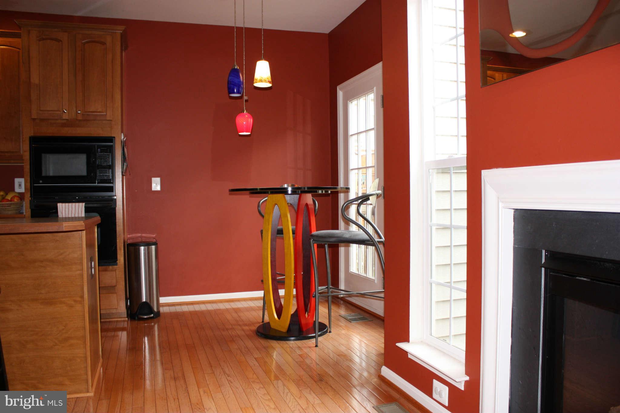 6719 Emmanuel Court Gainesville, VA 20155 - Photo 8 of 19 Kitchen Eat In