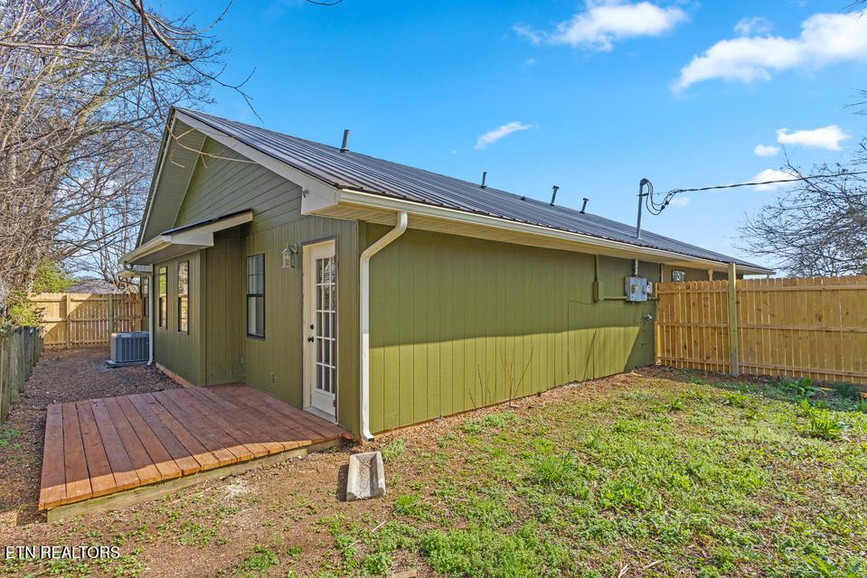 104 Pine Street Athens, TN 37303 - Photo 3 of 33 20260306002614731156000000-o