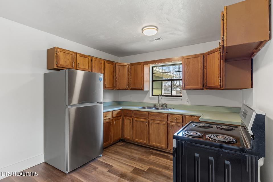 104 Pine Street Athens, TN 37303 - Photo 9 of 33 20260306002609312269000000-o