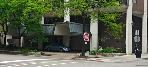 $235,000 | 201 East Chestnut Street, Unit 17C, Chicago, IL 60611
