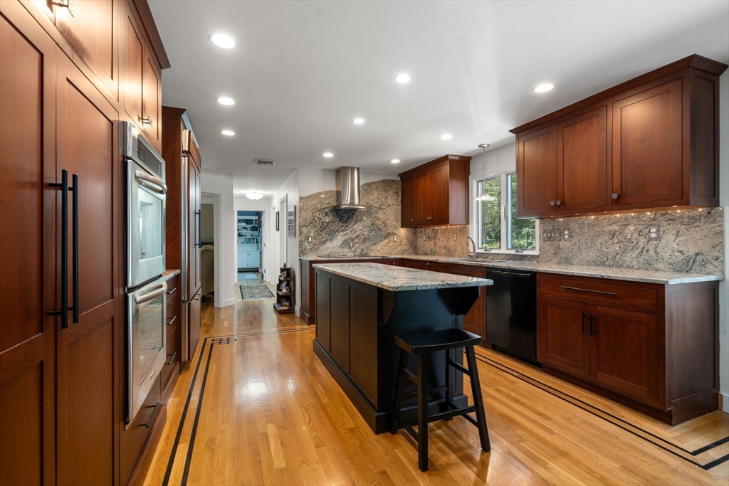 8 Ringbolt Road Hingham, MA 02043 - Photo 9 of 40